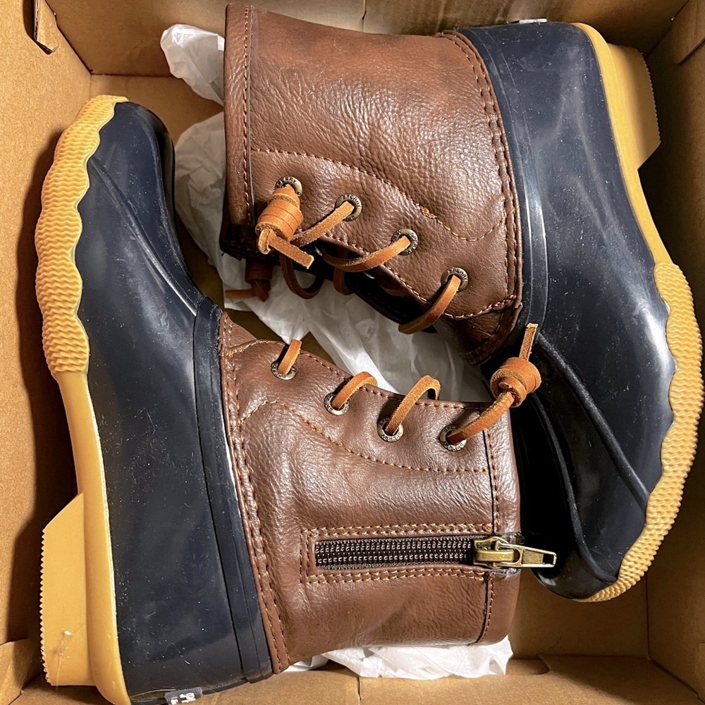 New in box, Sperry saltwater duck boots. Size 1 kids